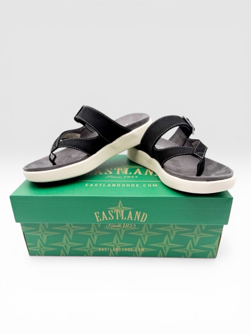 Eastland Commonwealth Buckle Thong Sandals Suede Comfort Footbed Black 7 NEW